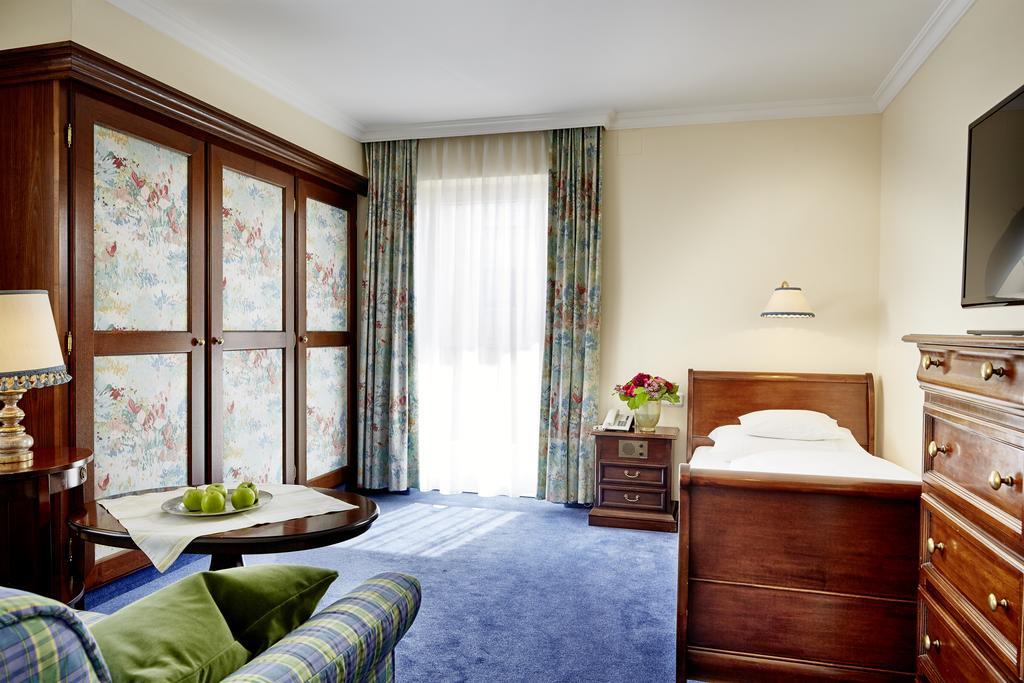 Hotel Hirlanda Zürs Oda fotoğraf